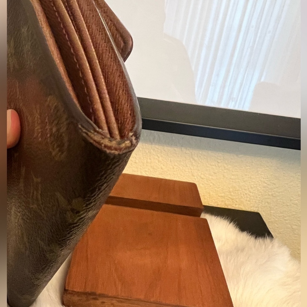 Authentic Louis Vuitton Sarah Monogram Wallet - Picture 2 of 15